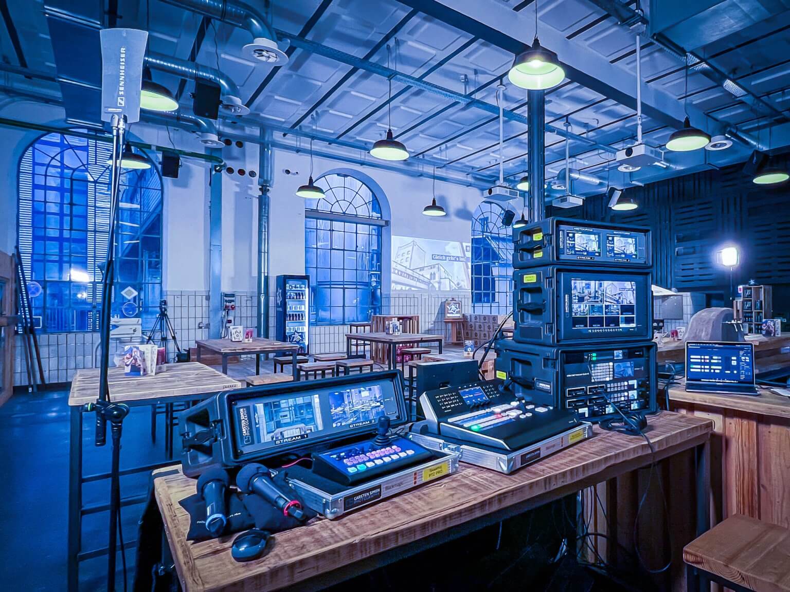Mehrkamera-Livestream-Produktion von LIVE-CONNECT.TV bei einem hybriden Event
