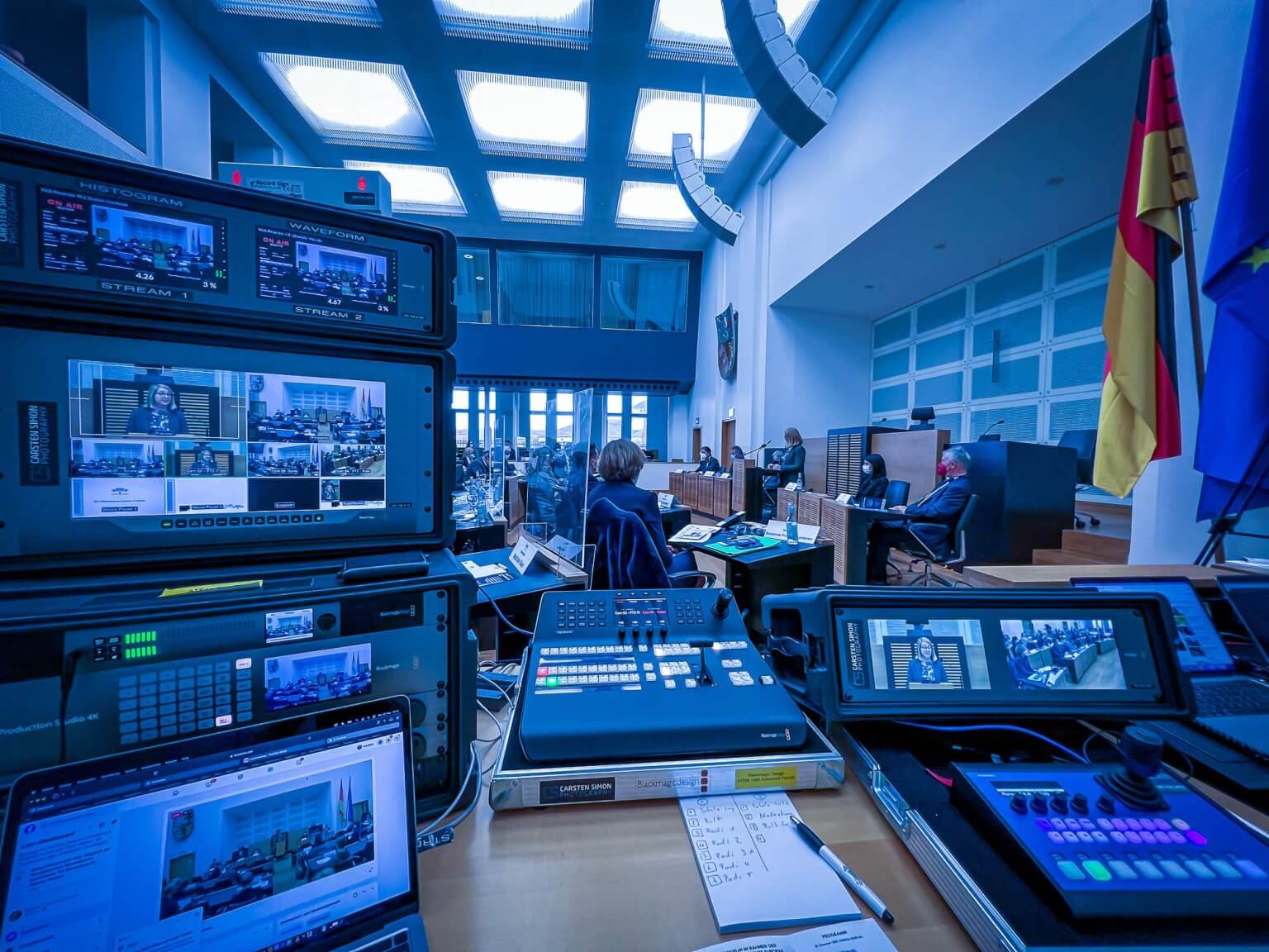 Professionell produzierte digitale Versammlung mit Videokonferenztechnik